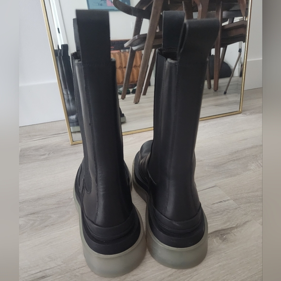 Bottega Veneta Tire Chelsea Boot - Picture 9 of 11